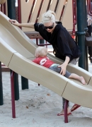 Gwen_Stefani_And_Her_Kids_At_Coldwater_Canyon_Park_282029.jpg