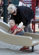 Gwen_Stefani_And_Her_Kids_At_Coldwater_Canyon_Park_282429.jpg