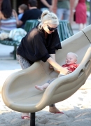 Gwen_Stefani_And_Her_Kids_At_Coldwater_Canyon_Park_282629.jpg