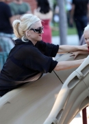 Gwen_Stefani_And_Her_Kids_At_Coldwater_Canyon_Park_282729.jpg