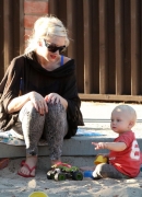 Gwen_Stefani_And_Her_Kids_At_Coldwater_Canyon_Park_282829.jpg