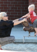 Gwen_Stefani_And_Her_Kids_At_Coldwater_Canyon_Park_283229.jpg
