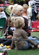 Gwen_Stefani_Takes_Her_Kids_To_A_Children_s_Concert_28929.jpg