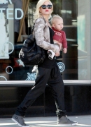 Gwen_Stefani_Taking_Her_Sons_Out_For_Lunch_In_Beverly_Hills_281429.jpg