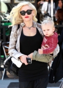 Gwen_Stefani_Taking_Her_Sons_Out_For_Lunch_In_Beverly_Hills_282429.jpg