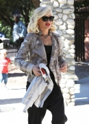 Gwen_Stefani_Taking_Her_Sons_To_The_Park_28529.jpg
