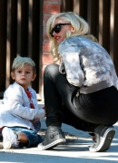 Gwen_Stefani_Taking_Her_Sons_To_The_Park_2_281729.jpg