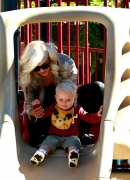 Gwen_Stefani_Taking_Her_Sons_To_The_Park_2_282529.jpg