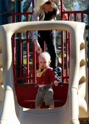 Gwen_Stefani_Taking_Her_Sons_To_The_Park_2_283029.jpg