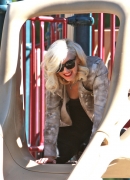 Gwen_Stefani_Taking_Her_Sons_To_The_Park_2_28829.jpg