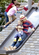 Gwen_Stefani_and_Gavin_Rossdale_head_to_the_park_for_fun_and_games_with_Kingston_and_Zuma_281929.jpg