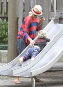 Gwen_Stefani_and_Gavin_Rossdale_head_to_the_park_for_fun_and_games_with_Kingston_and_Zuma_28829.jpg