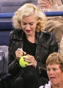 Gwen_Stefani_and_Gavin_Rossdale_sit_behind_Mirka_Federer_as_they_all_cheer_on_world_number_one_Roger_Federer_at_the_Indian_Wells_tennis_tournament_281129.jpg