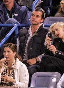 Gwen_Stefani_and_Gavin_Rossdale_sit_behind_Mirka_Federer_as_they_all_cheer_on_world_number_one_Roger_Federer_at_the_Indian_Wells_tennis_tournament_281529.jpg