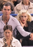 Gwen_Stefani_and_Gavin_Rossdale_sit_behind_Mirka_Federer_as_they_all_cheer_on_world_number_one_Roger_Federer_at_the_Indian_Wells_tennis_tournament_282129.jpg