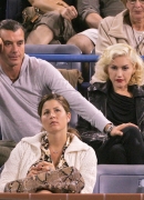 Gwen_Stefani_and_Gavin_Rossdale_sit_behind_Mirka_Federer_as_they_all_cheer_on_world_number_one_Roger_Federer_at_the_Indian_Wells_tennis_tournament_28429.jpg