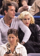 Gwen_Stefani_and_Gavin_Rossdale_sit_behind_Mirka_Federer_as_they_all_cheer_on_world_number_one_Roger_Federer_at_the_Indian_Wells_tennis_tournament_28629.jpg