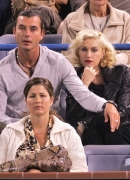 Gwen_Stefani_and_Gavin_Rossdale_sit_behind_Mirka_Federer_as_they_all_cheer_on_world_number_one_Roger_Federer_at_the_Indian_Wells_tennis_tournament_28729.jpg