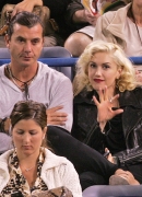 Gwen_Stefani_and_Gavin_Rossdale_sit_behind_Mirka_Federer_as_they_all_cheer_on_world_number_one_Roger_Federer_at_the_Indian_Wells_tennis_tournament_28829.jpg