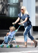 Gwen_Stefani_takes_Kingston_and_Zuma_to_a_restaurant_on_the_Upper_Eastside_for_a_bit_to_eat_28529.jpg