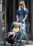 Gwen_Stefani_takes_Kingston_and_Zuma_to_a_restaurant_on_the_Upper_Eastside_for_a_bit_to_eat_28729.jpg