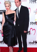 gwen-stefani-gavin-rossdale-and-more2012-05-11_06-17-52step-out-for-heart-foundation-gala5B15D.jpg