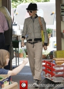 gwen-stefani-on-a-day-out-with_3910187.jpg