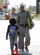 gwen-stefani-on-a-day-out-with_3910191.jpg