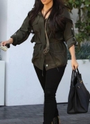 Kim_Kardashian_wearing_LAMB_heels_01.JPG