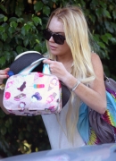 Lindsay_Lohan_with_HL_bag_01.jpg