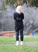Gwen-Stefani-at-a-park-in-Los-Angeles--175B15D.jpg