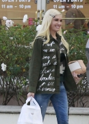 Gwen-Stefani-out-and-about-in-Los-Angeles--135B15D.jpg