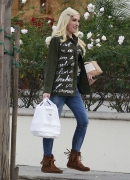 Gwen-Stefani-out-and-about-in-Los-Angeles--145B15D.jpg